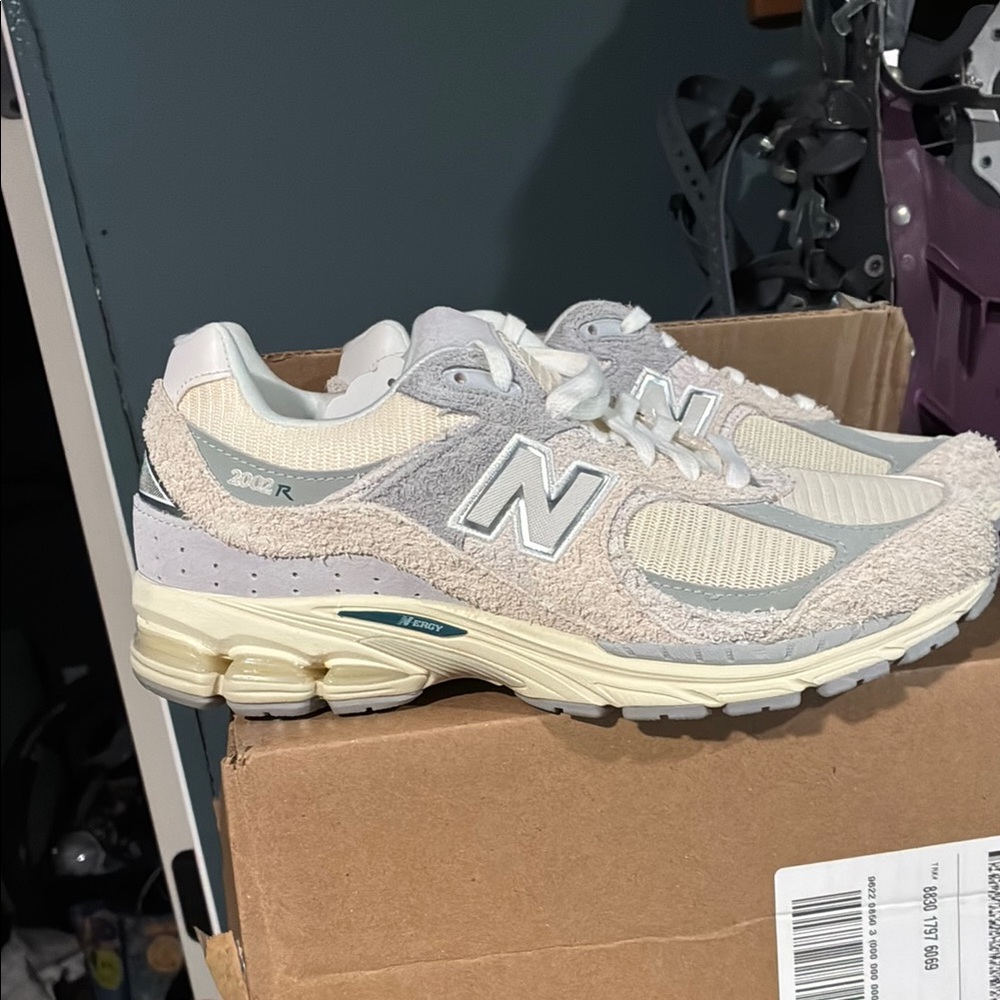 New Balance - 2002R - new never worn - size 9